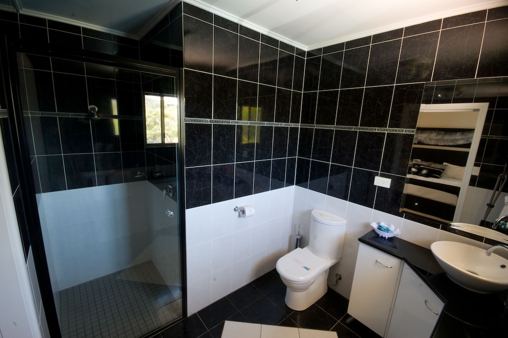 Rose Bay Resort 23/70