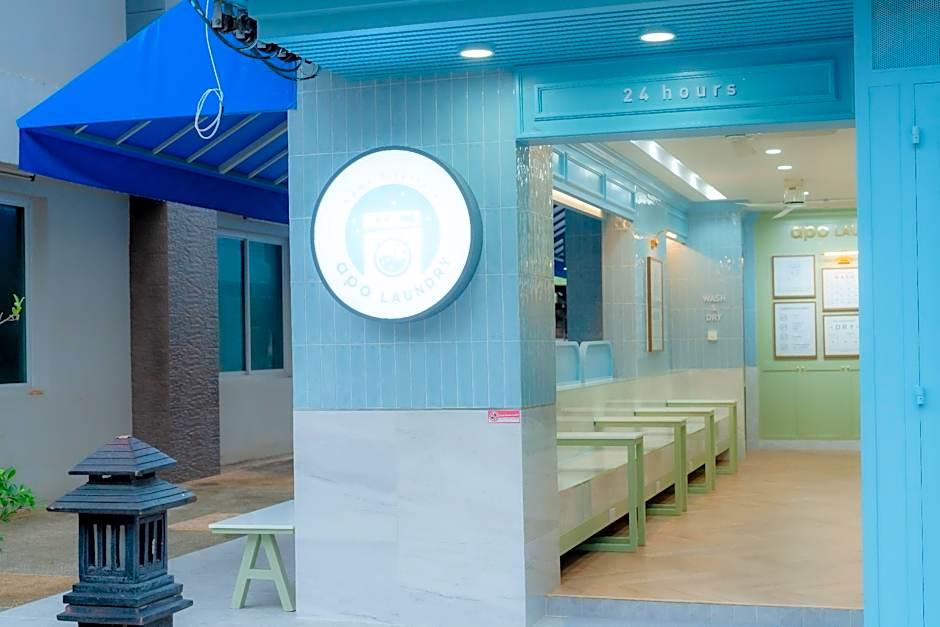 Apo Hotel 1/21