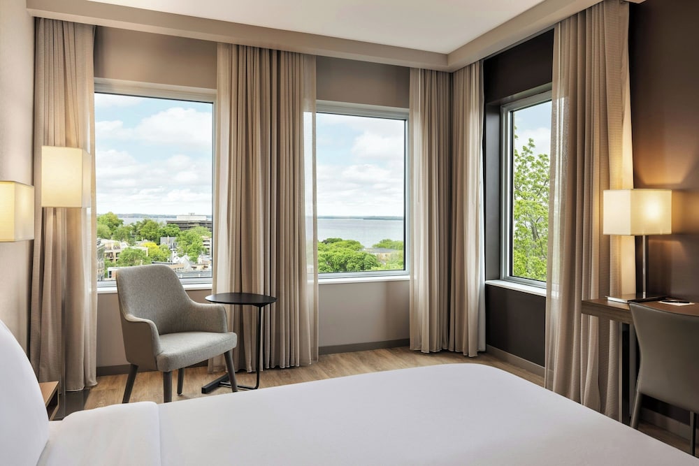 Room, 2 Queen Beds, Lake View