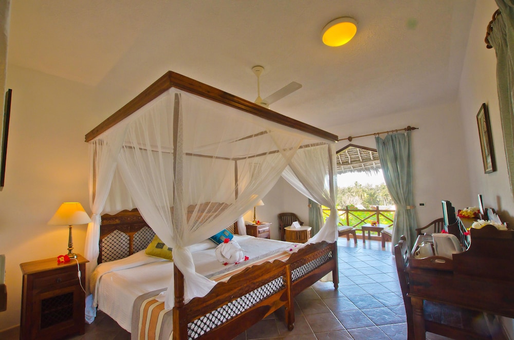 Bluebay Beach Resort & Spa 13/52