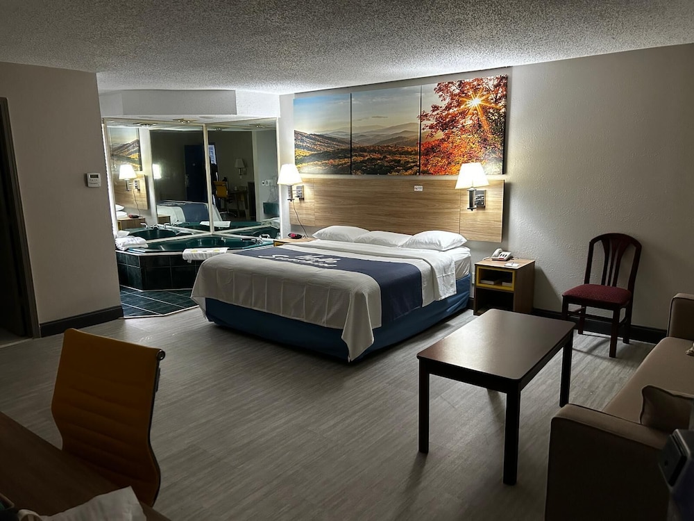 Days Inn by Wyndham Dahlonega 12/49