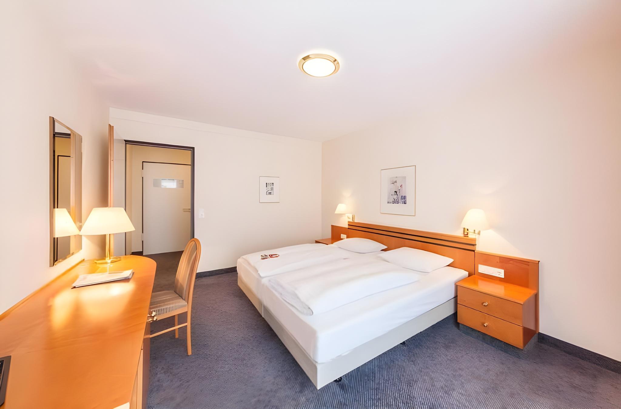 Room, 4 People