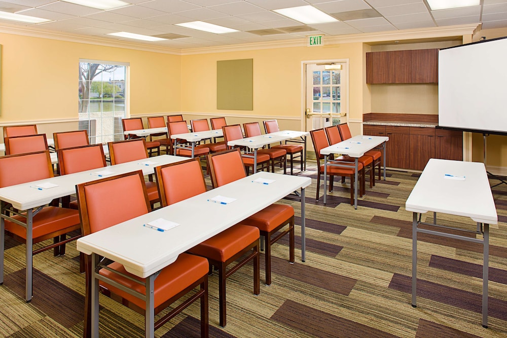 HYATT house Belmont/Redwood Shores 48/50