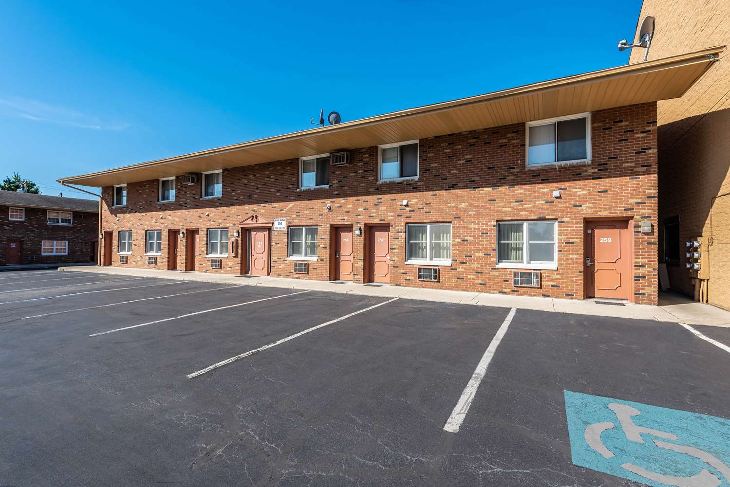 Americas Best Value Inn Suites St Marys 33/35