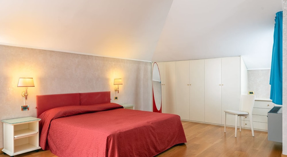 Room, Twin Beds