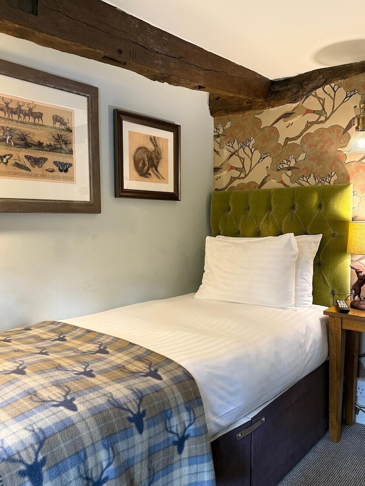 The Falkland Arms 15/50