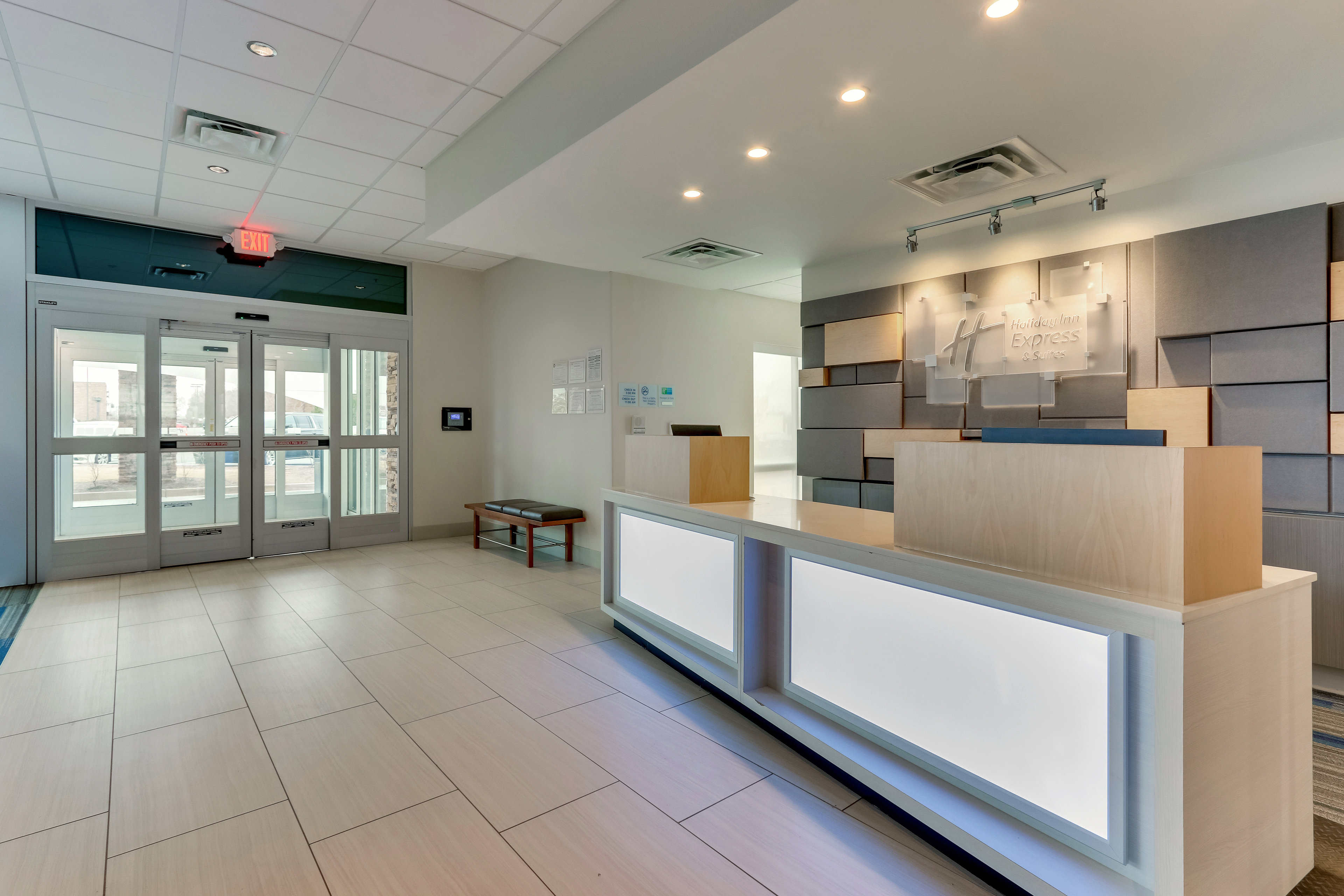 Holiday Inn Express and Suites Dawsonville 11/74