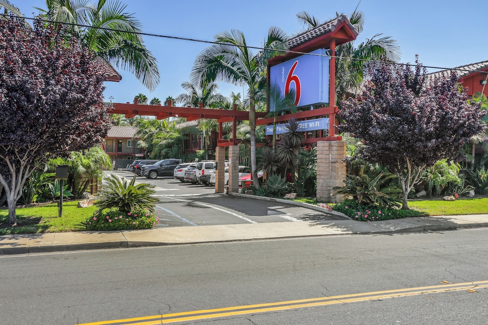Motel 6 Carlsbad, CA - North Near Legoland 50/66