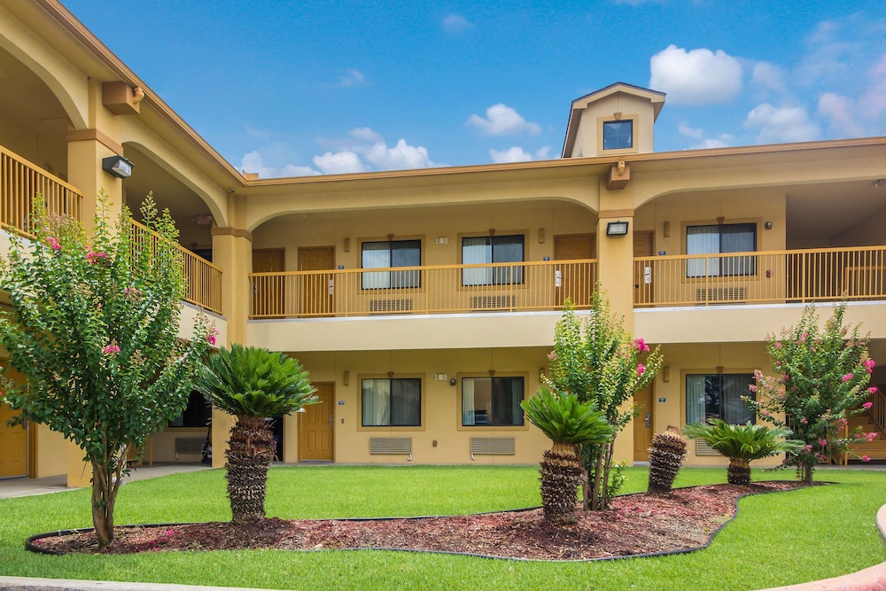 Americas Best Value Inn And Suites Tomball 1/30