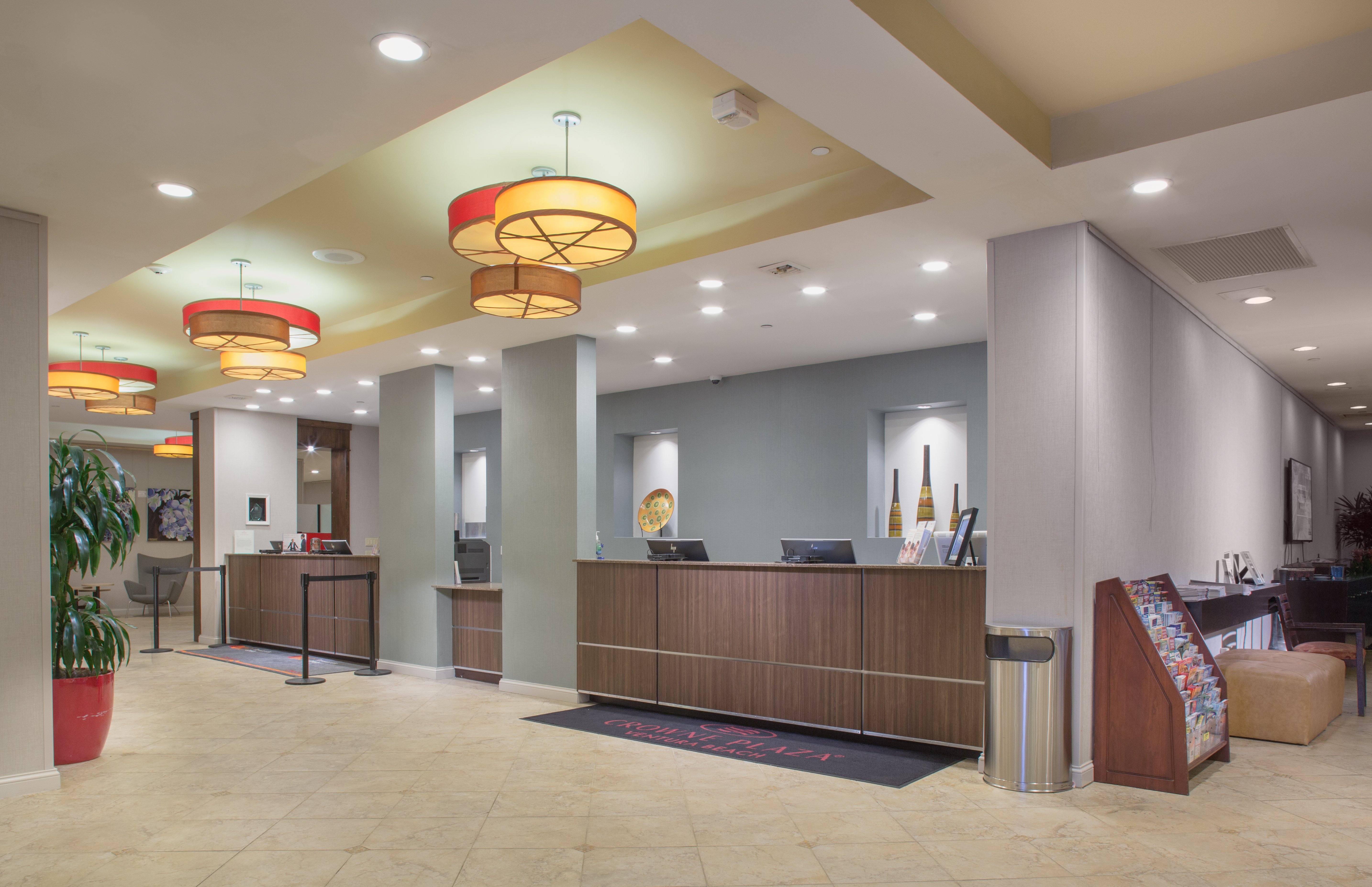 Crowne Plaza Ventura Beach 11/74