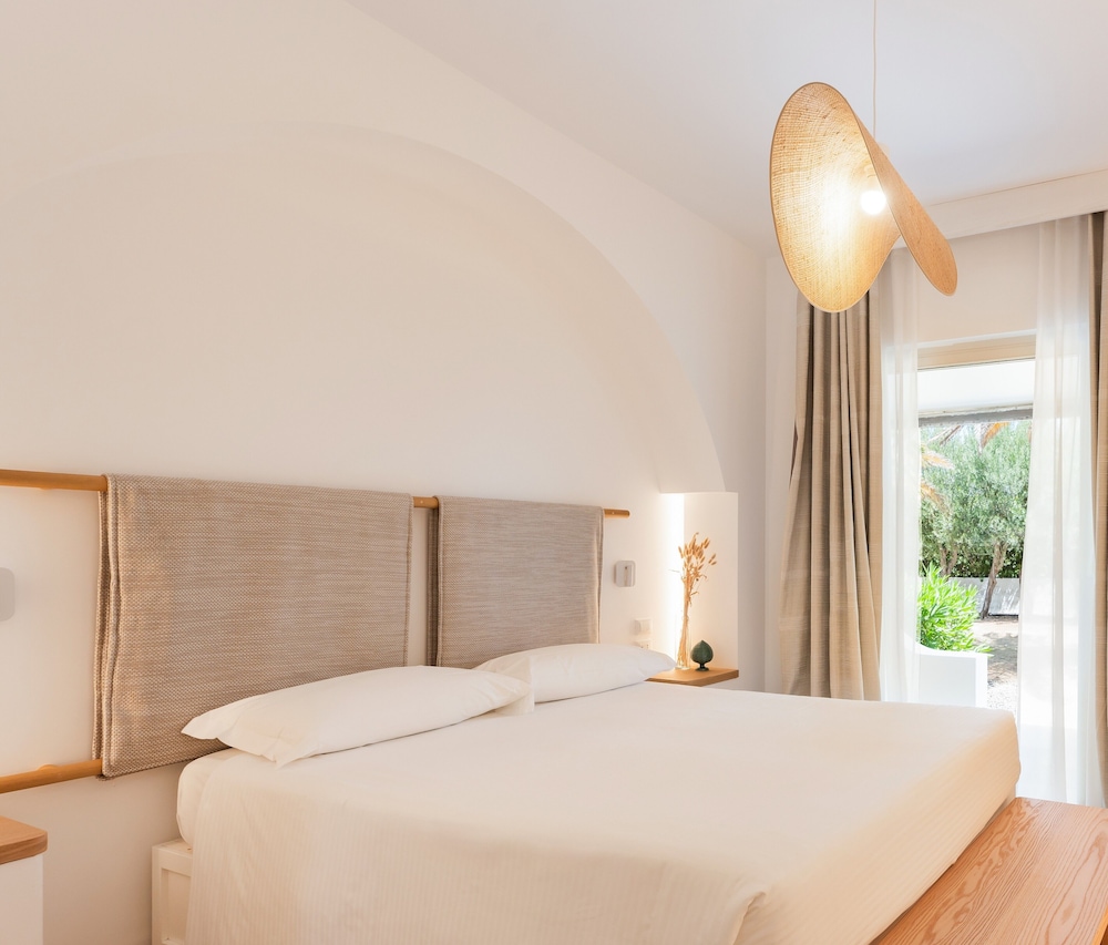 Marina, Rosa, Suite, Queen Bed, Sofa