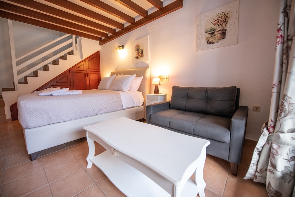 Hovolo Hotel Apartments 10/50