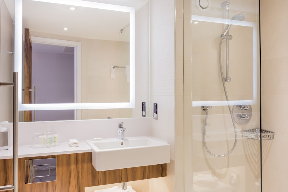 Courtyard By Marriott Glasgow Airport 10/36