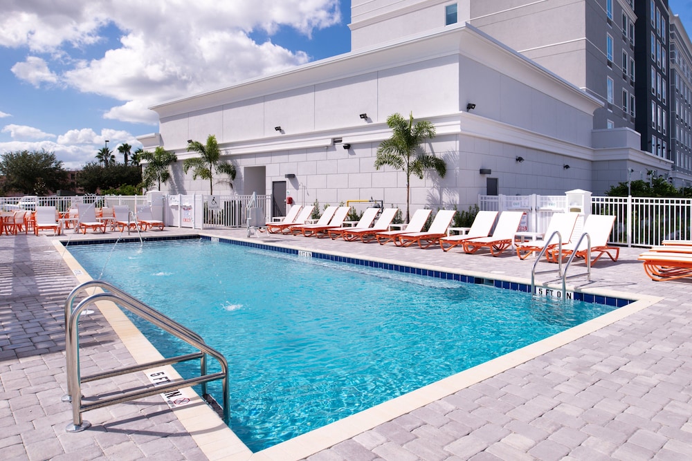 Holiday Inn & Suites Orlando I-Drive - Theme Parks