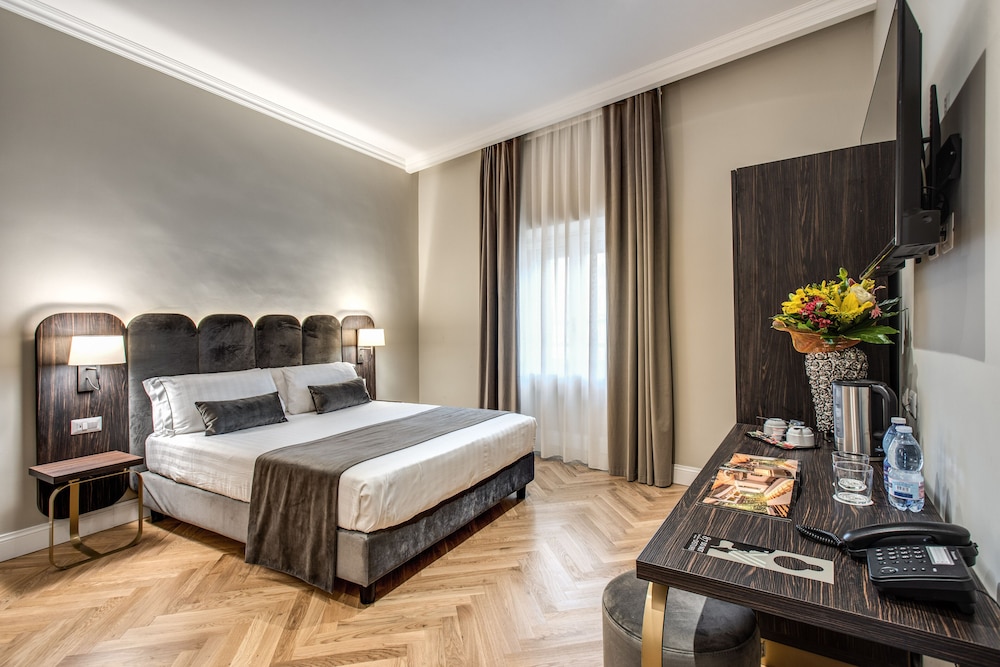 Hotel 87 Eighty-seven 17/72