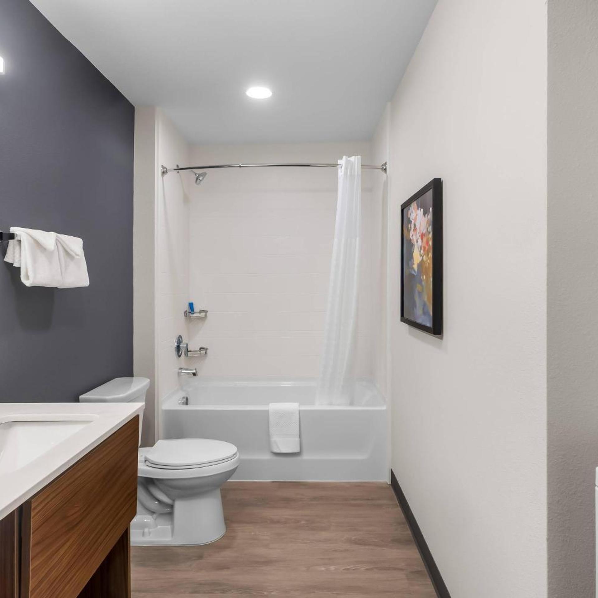 غرفة رباعية بسريرين كوين بحوض استحمام، Everhome Suites Clarksville Ft. Campbell Area 5/6