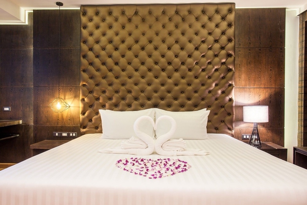 The Glory Gold Hotel 14/62