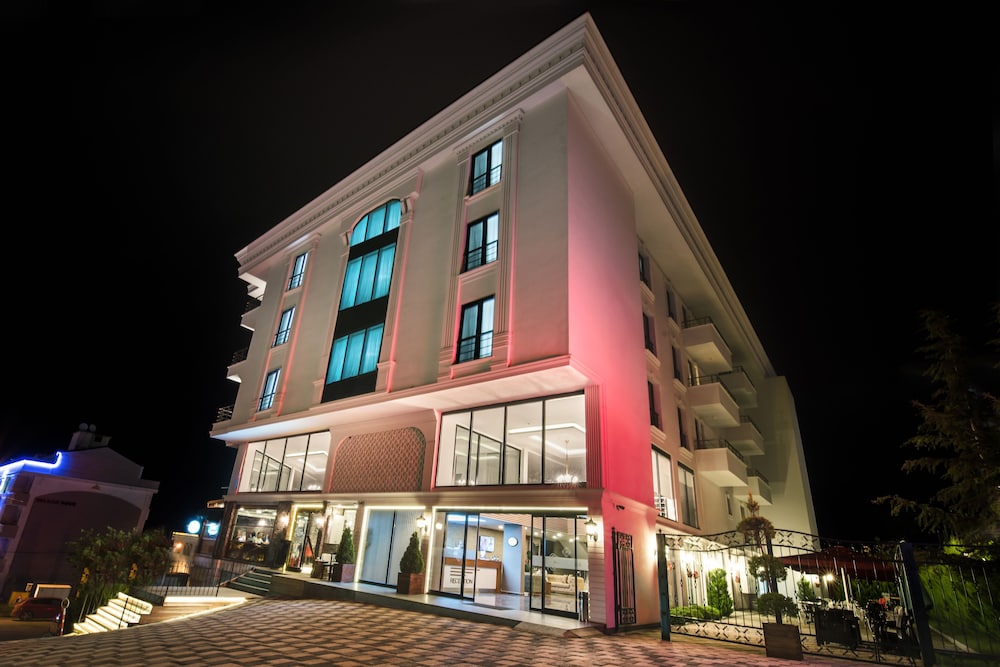 White House Hotel 2/58