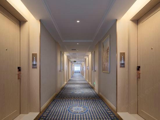 Vienna International Hotel (Tianjin Meijiang Convention and Exhibition Center) 24/35