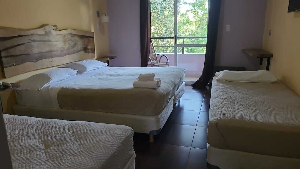 ROOM, QUADRUPLE