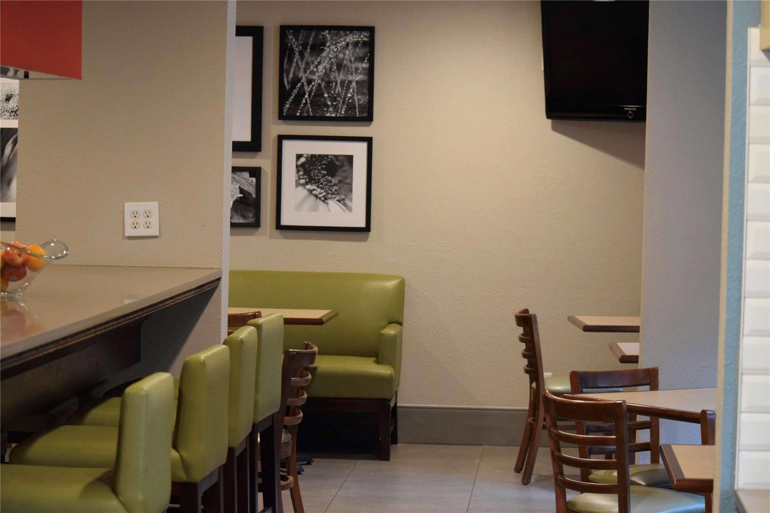 Country Inn & Suites by Radisson Lincoln North Hotel and Conference Center NE 16/22