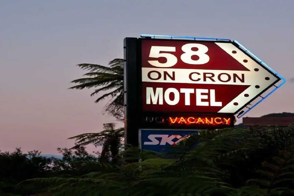 58 On Cron Motel 2/54