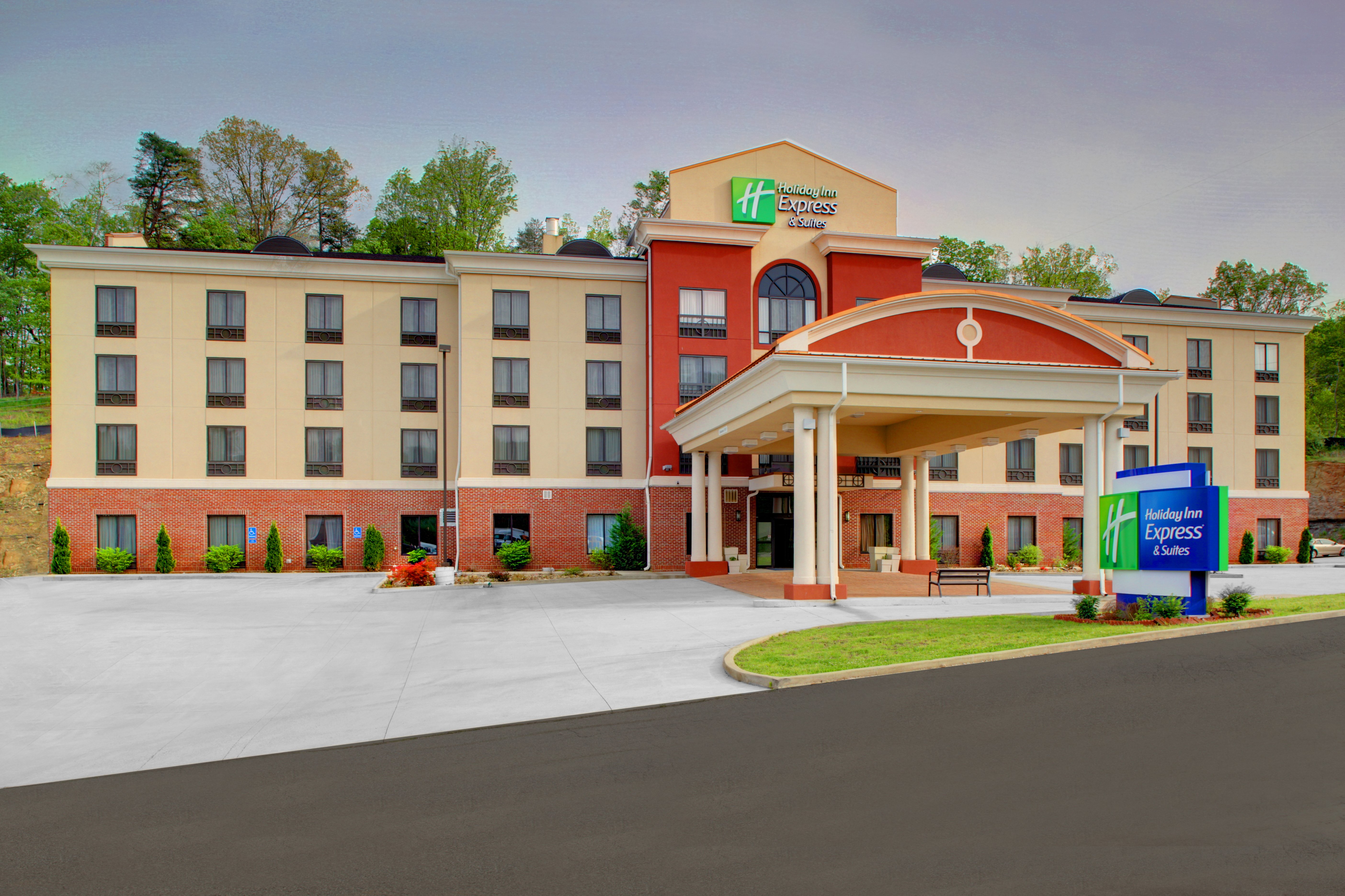 Holiday Inn Express Hotel & Suites Cross Lanes 6/75