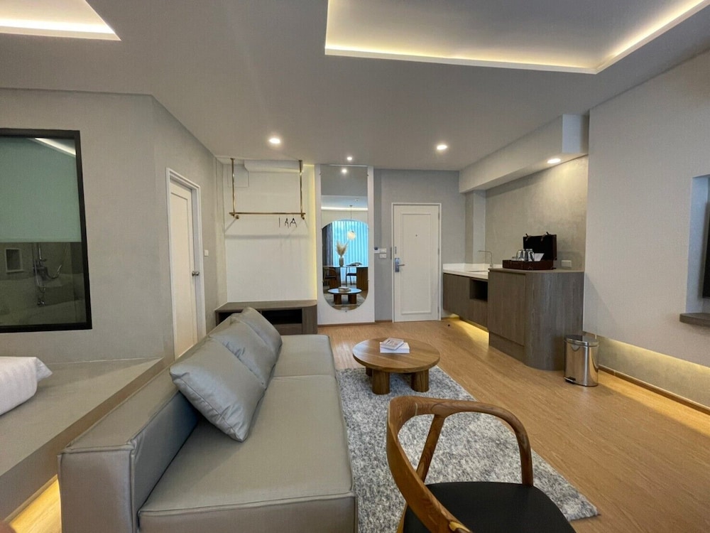 R2 Hotel Chiangmai 30/50