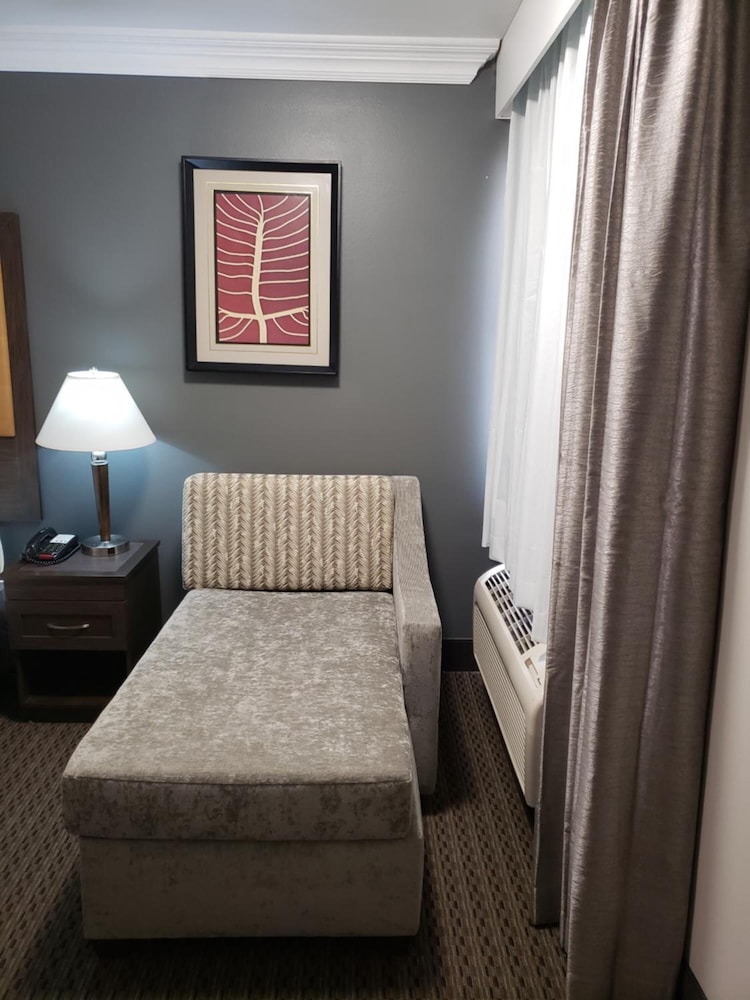 Portofino Inn Burbank 6/42