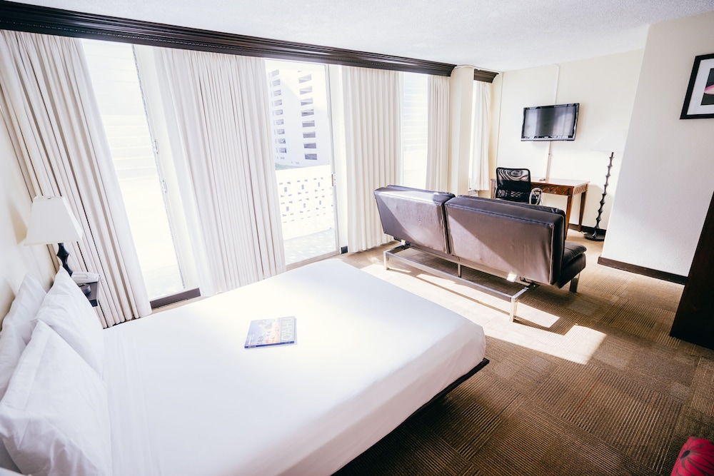 DELUXE, QUEEN BED, SOFA