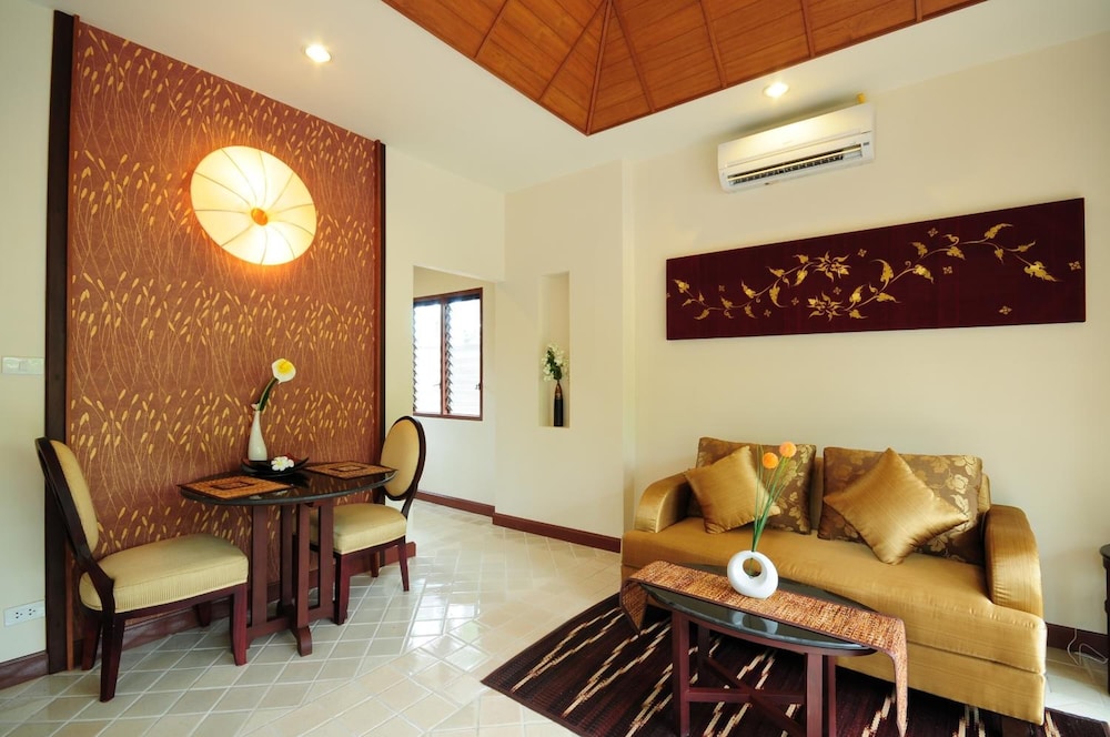 Bhumlapa Garden Resort 18/36