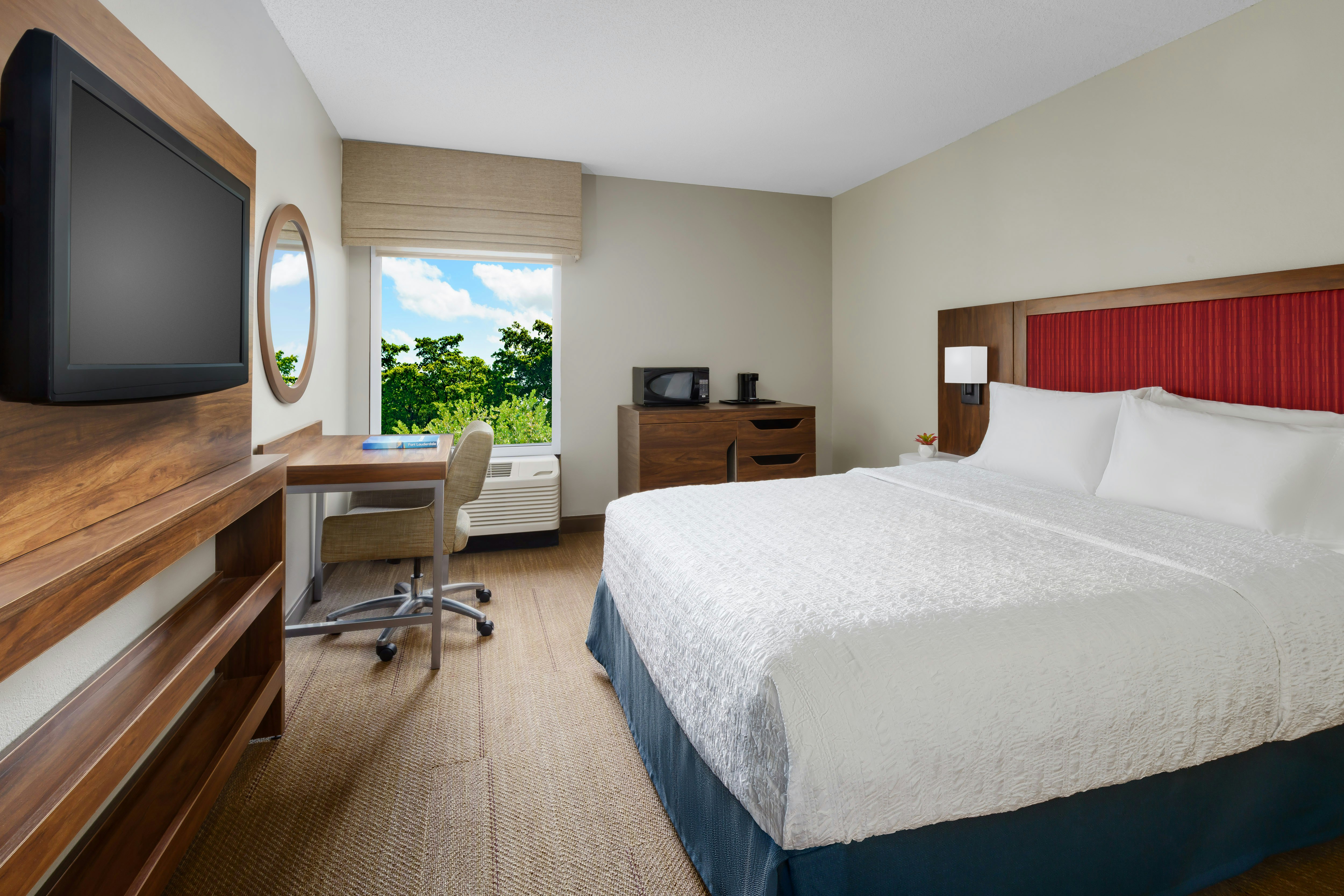 ROOM, QUEEN BED, ACCESSIBLE