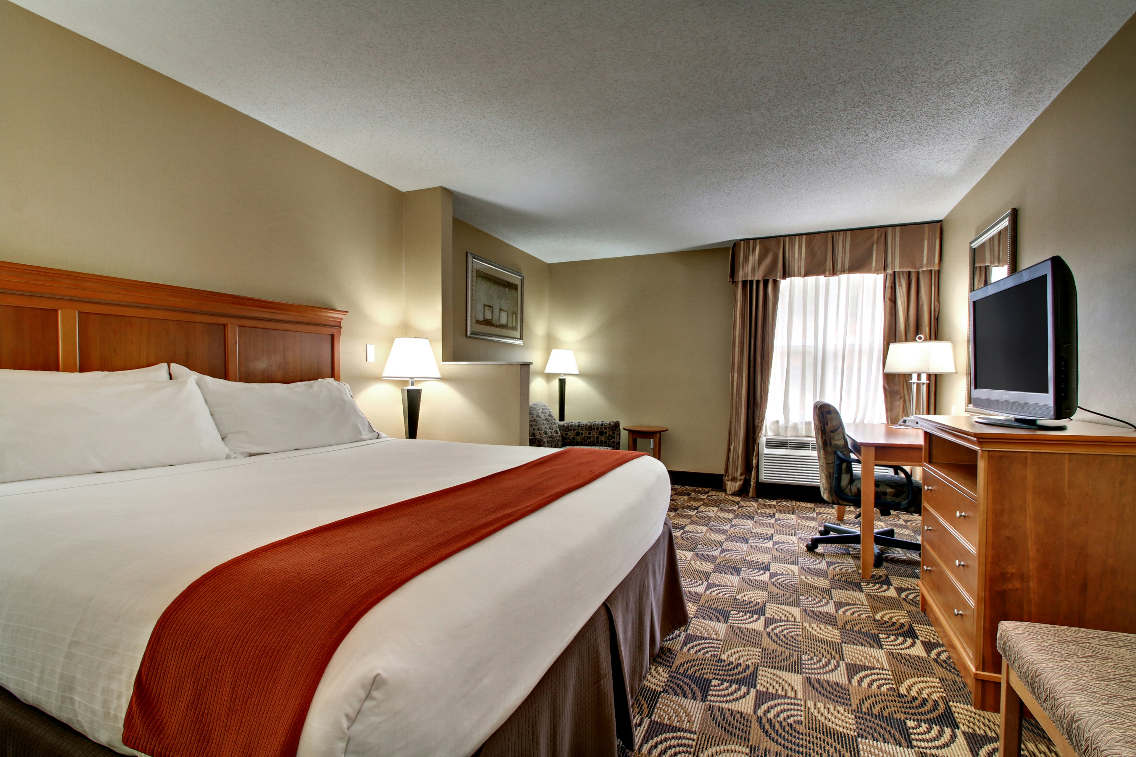 Holiday Inn Express Hurricane Mills Waverly 28/62