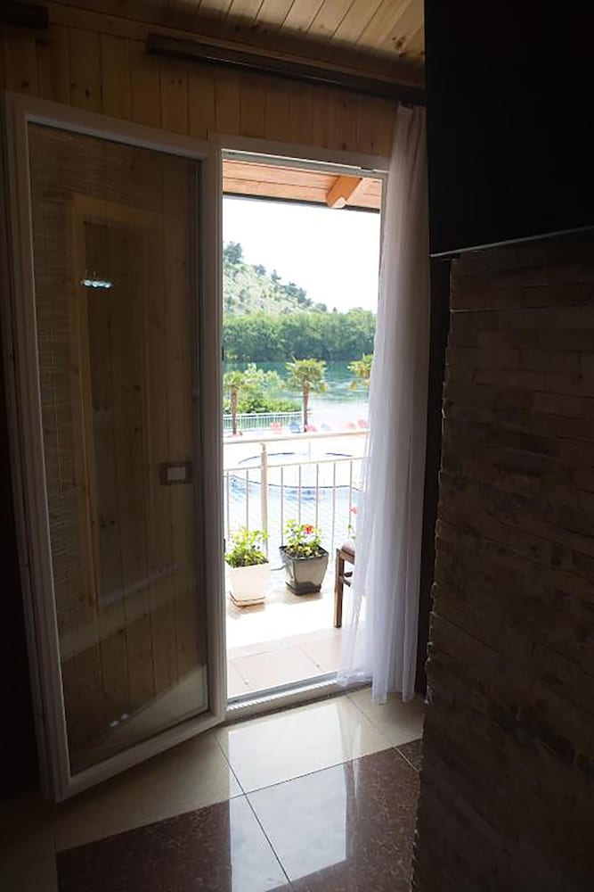 Buna Park Hotel Shkoder 20/50