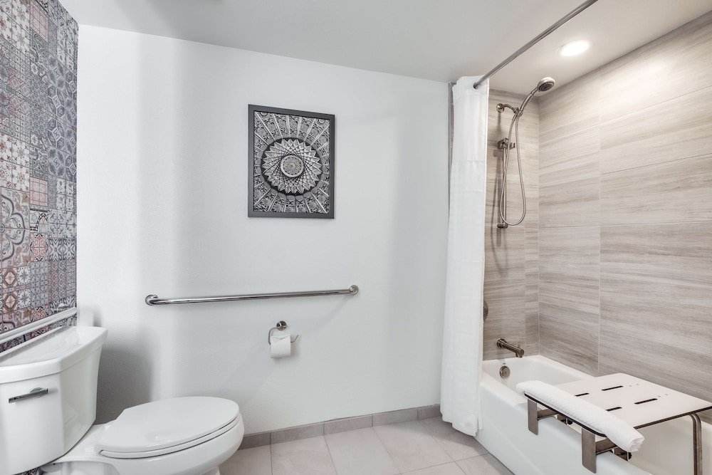The Cassara Carlsbad Tapestry Collection By Hilton 21/63