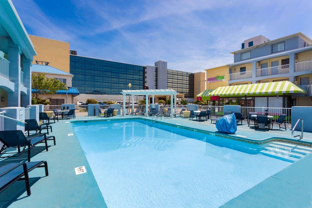 Ramada By Wyndham Virginia Beach 5/37