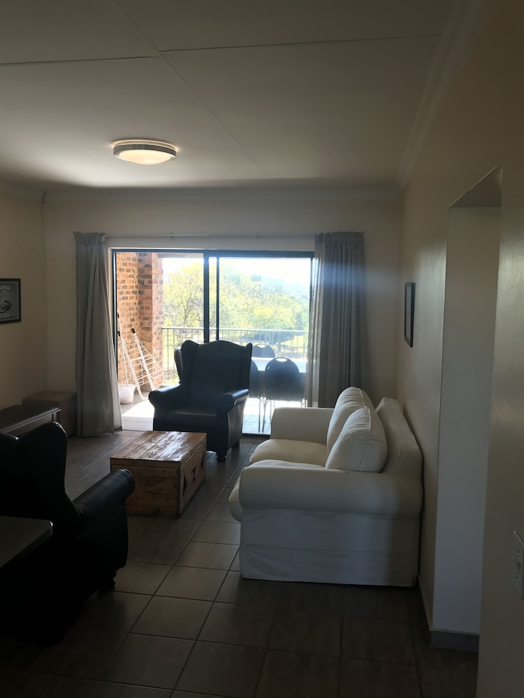 Foundry Guest Lodge 15/50