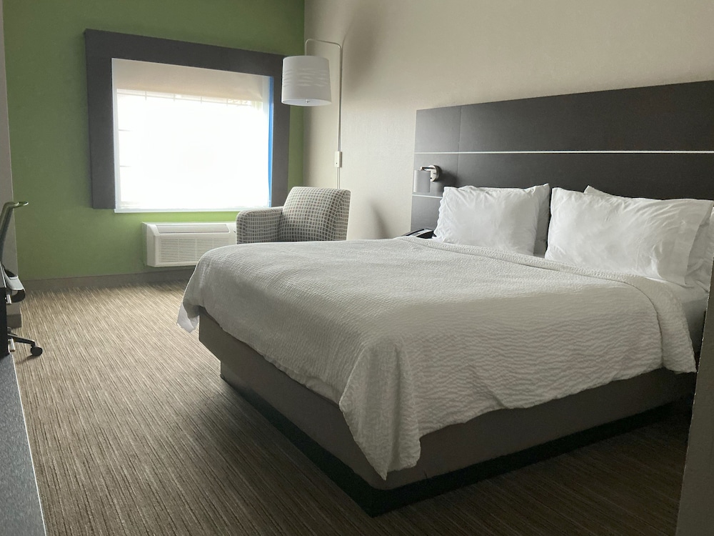 Holiday Inn Express Hotel and Suites Ada 19/57