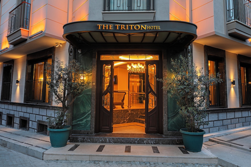 Triton Hotel 3/60