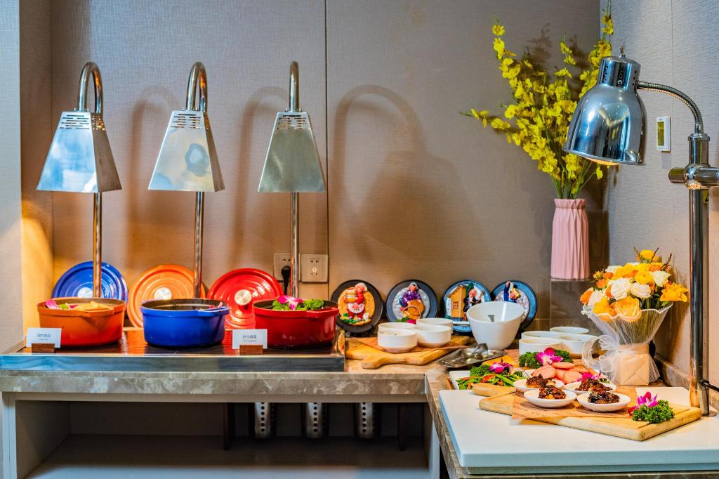 Home Inn Plus (Xi'an High Tech Zone Jinye No. 1 Zhangba No. 4 Subway Station Store) 52/58