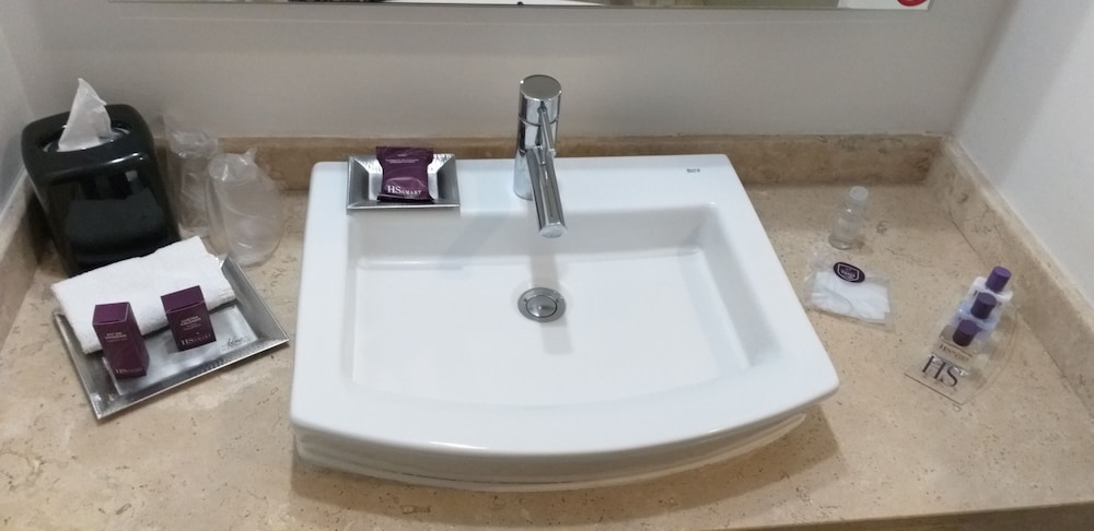HS HOTSSON Hotel Smart Leon Centro Max (ex Wyndham Garden Leon Centro Max) 46/48
