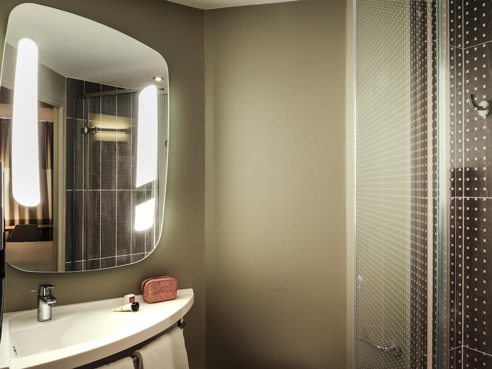 Ibis Saint-Quentin-En-Yvelines Velodrome 75/75