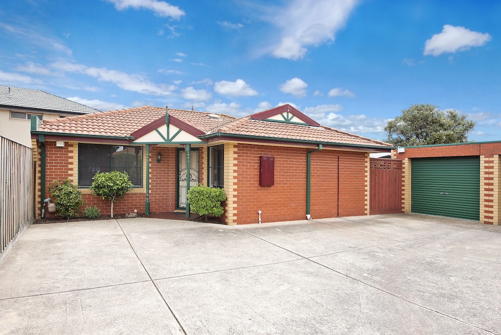 Fawkner Suites Serviced Apartments 57/64
