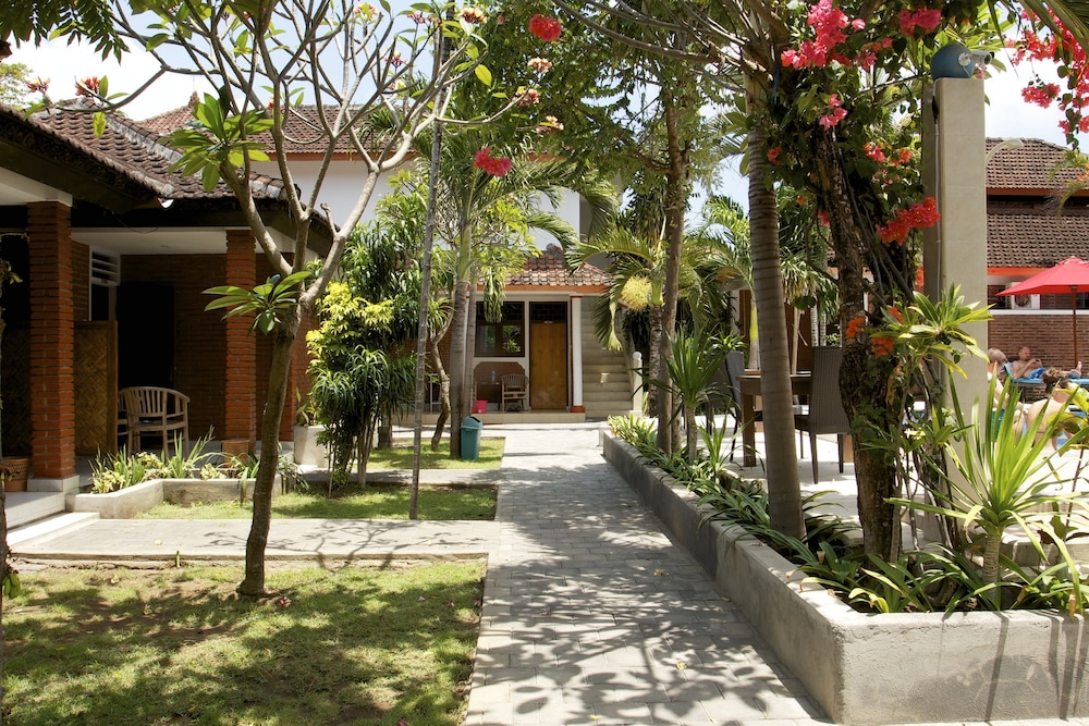 Ayu Lili Garden Hotel 45/48