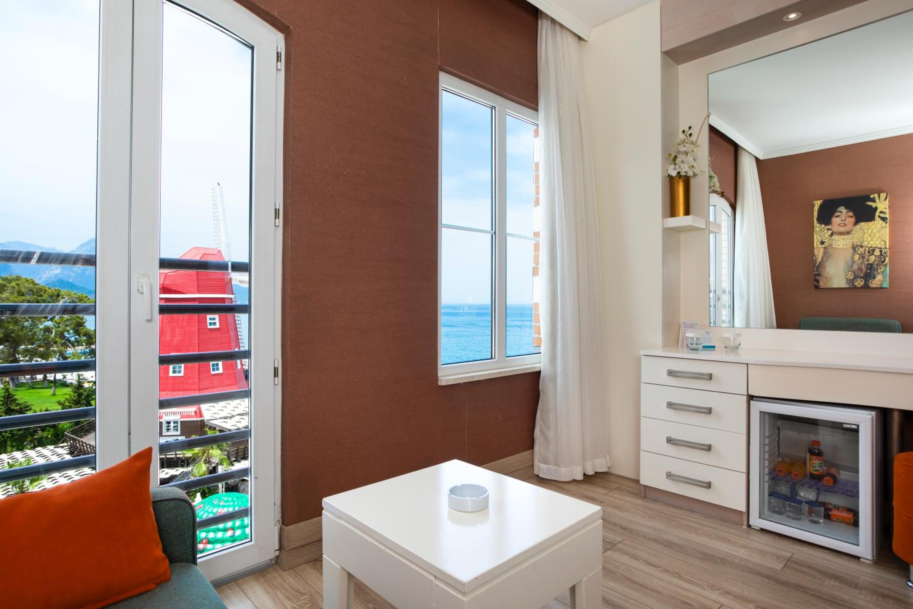 Room, Triple, Side Sea View، Orange County Kemer 2/2