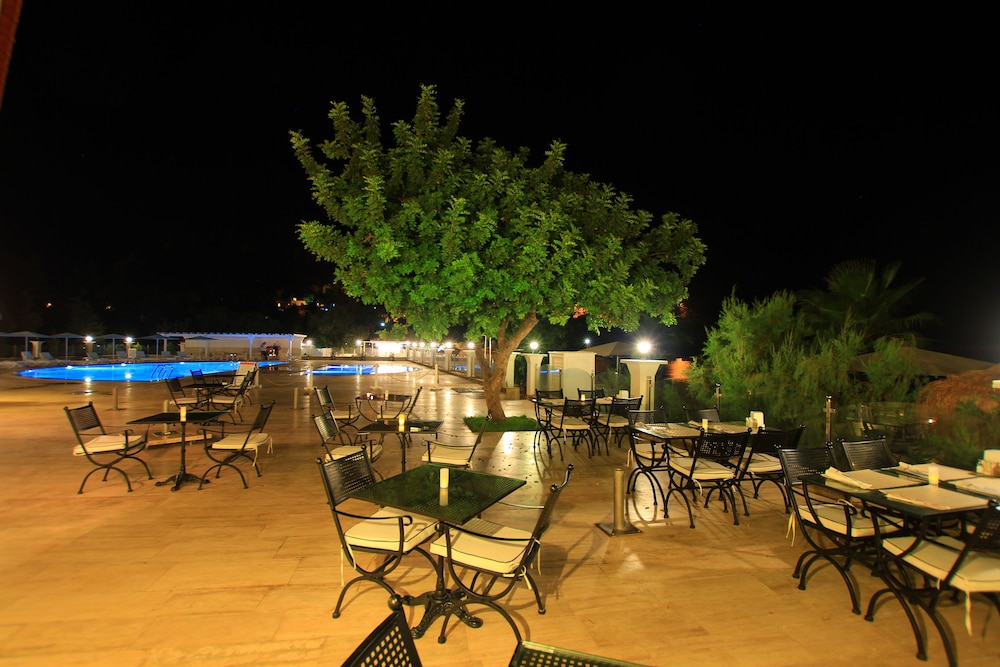 Palm Bay Beach Hotel 57/61