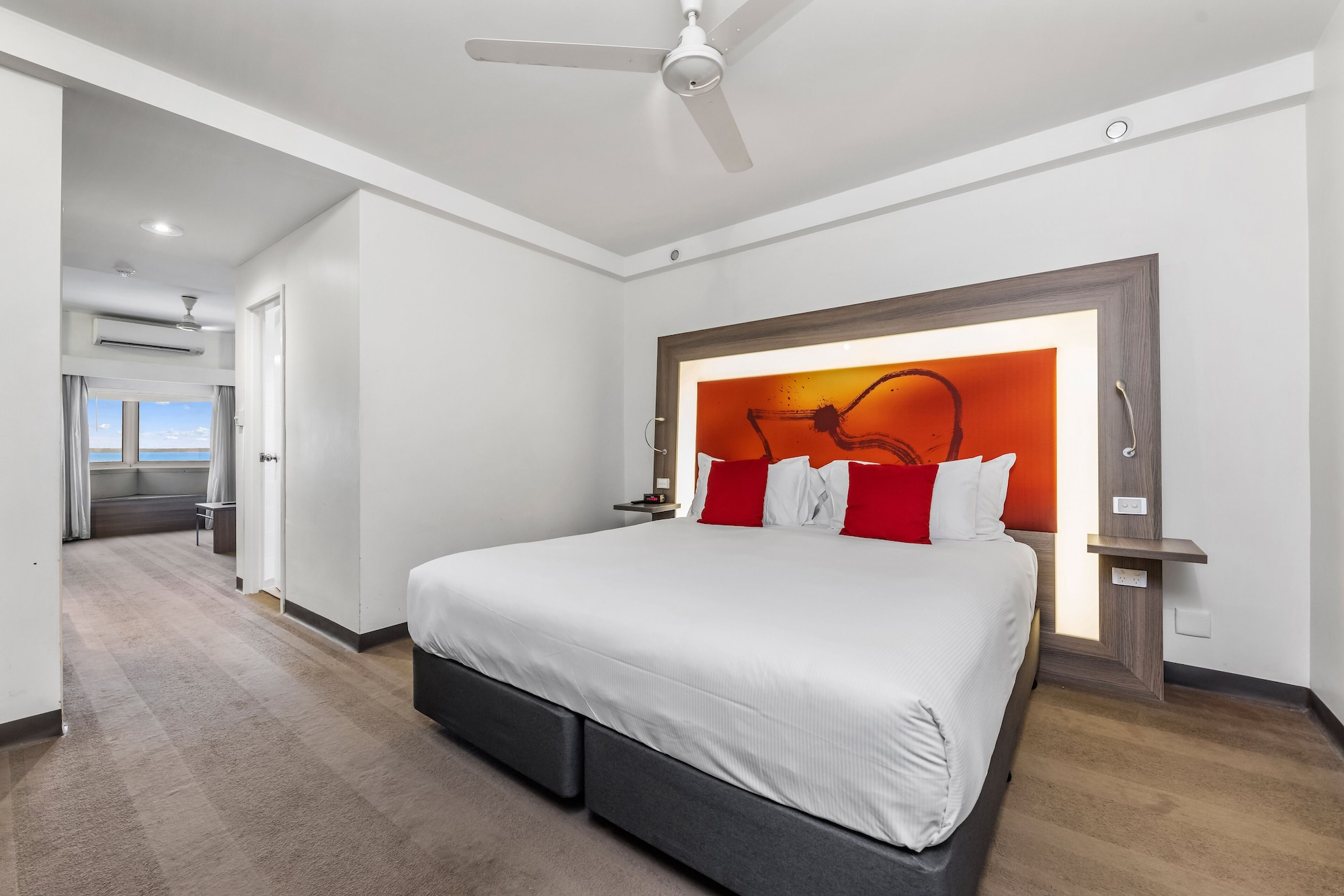 JUNIOR SUITE, KING BED