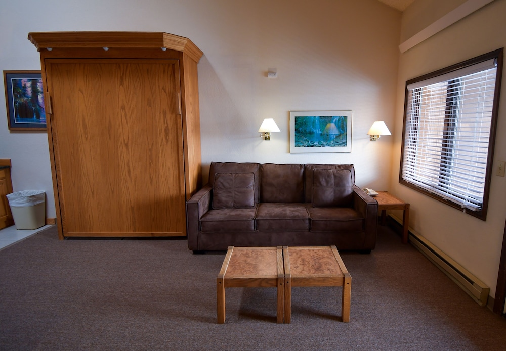 Inn at SilverCreek 51/75