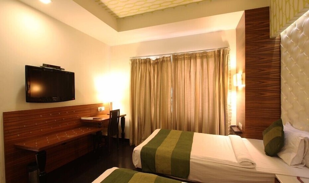 Hotel Ivory 32 29/63