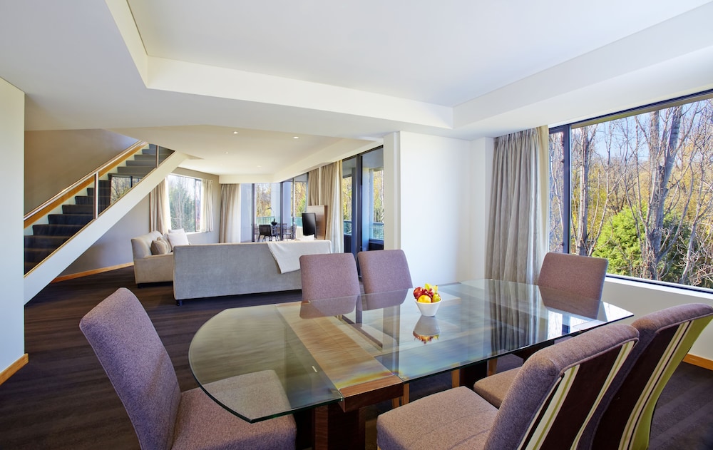 Crowne Plaza Canberra 45/81
